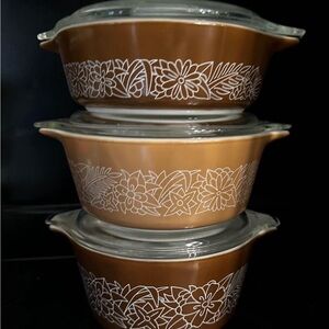 Vintage Pyrex Dishes with lids